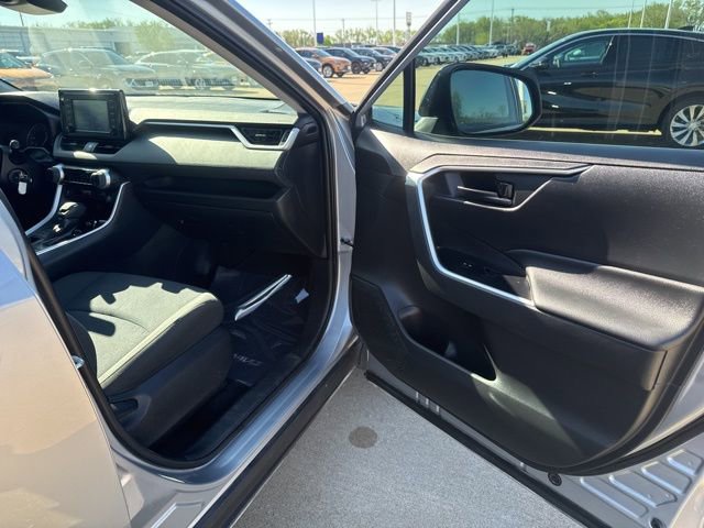Used 2019 Toyota RAV4 LE image 47