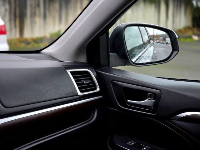 Used 2016 Toyota Highlander Limited Platinum image 22