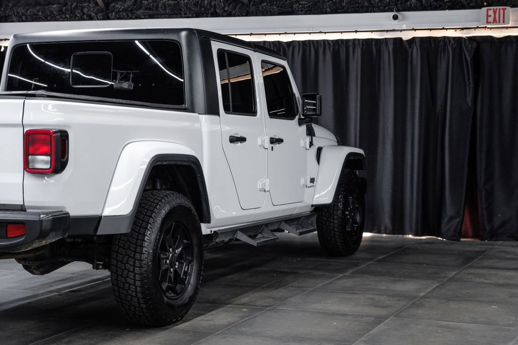 Used 2020 Jeep Gladiator Overland w/ LED Lighting Group AWD/4WD image 12