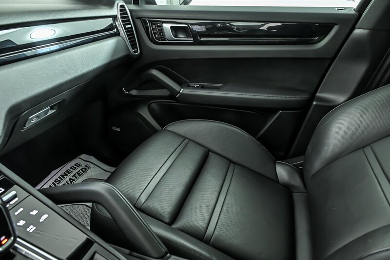 Used 2021 Porsche Cayenne Coupe AWD/4WD image 30