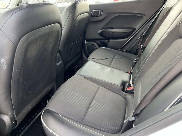 Used 2022 Hyundai Venue Limited image 12