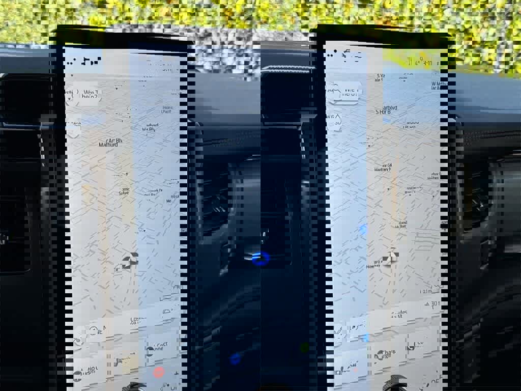 Used 2022 Ford F150 Lightning Lariat image 14