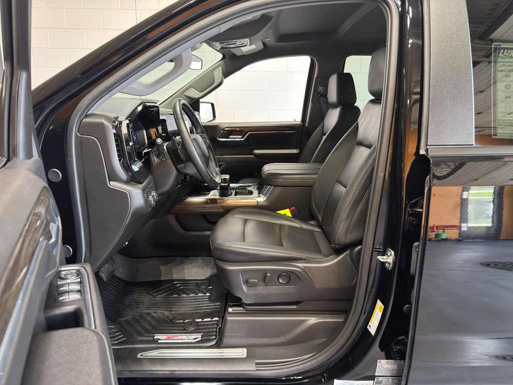 Used 2024 Chevrolet Silverado 1500 RST AWD/4WD image 18