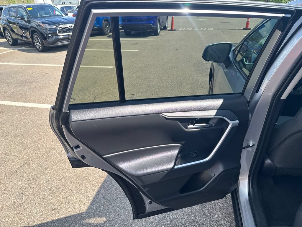 Used 2025 Toyota RAV4 XLE AWD/4WD image 35