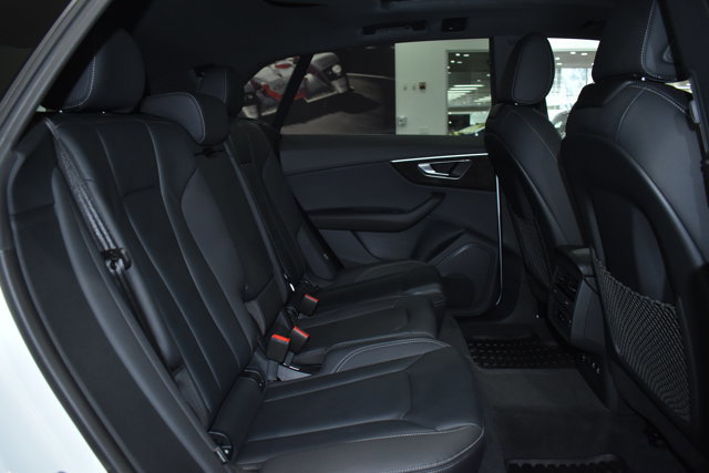 Used 2025 Audi Q8 Premium image 32