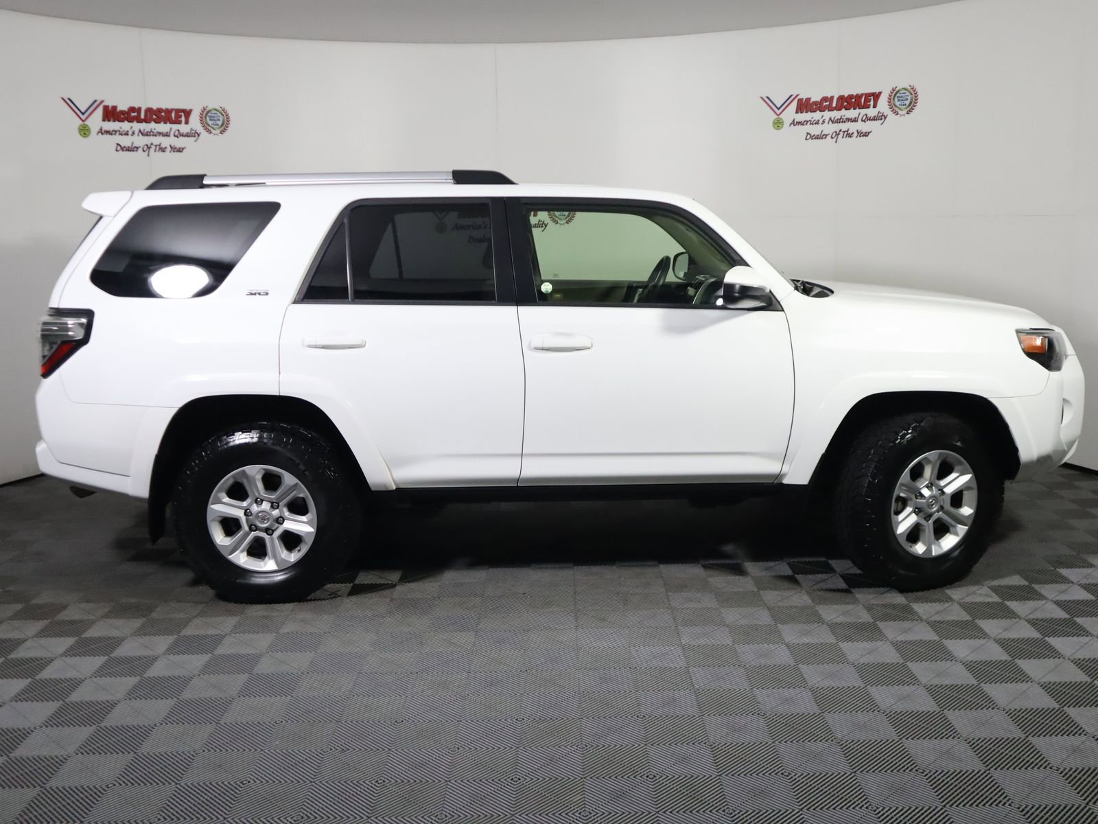 Used 2021 Toyota 4Runner SR5 AWD/4WD image 3