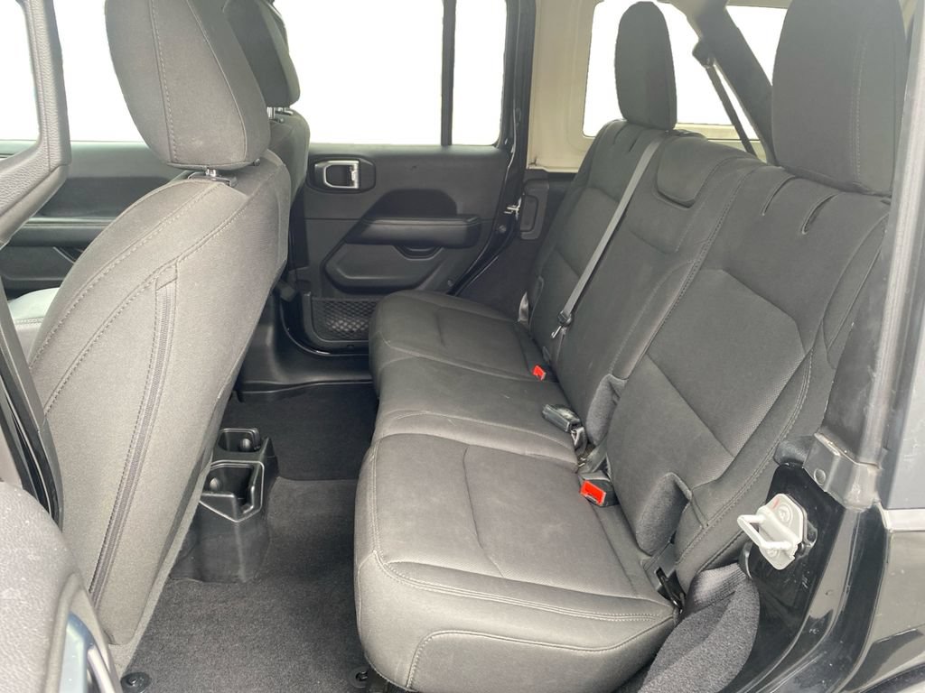 Used 2020 Jeep Wrangler Unlimited Sahara AWD/4WD image 23