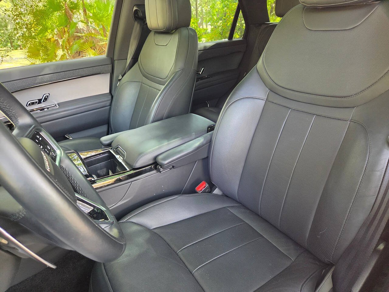 Used 2025 Land Rover Range Rover Sport SE AWD/4WD image 21