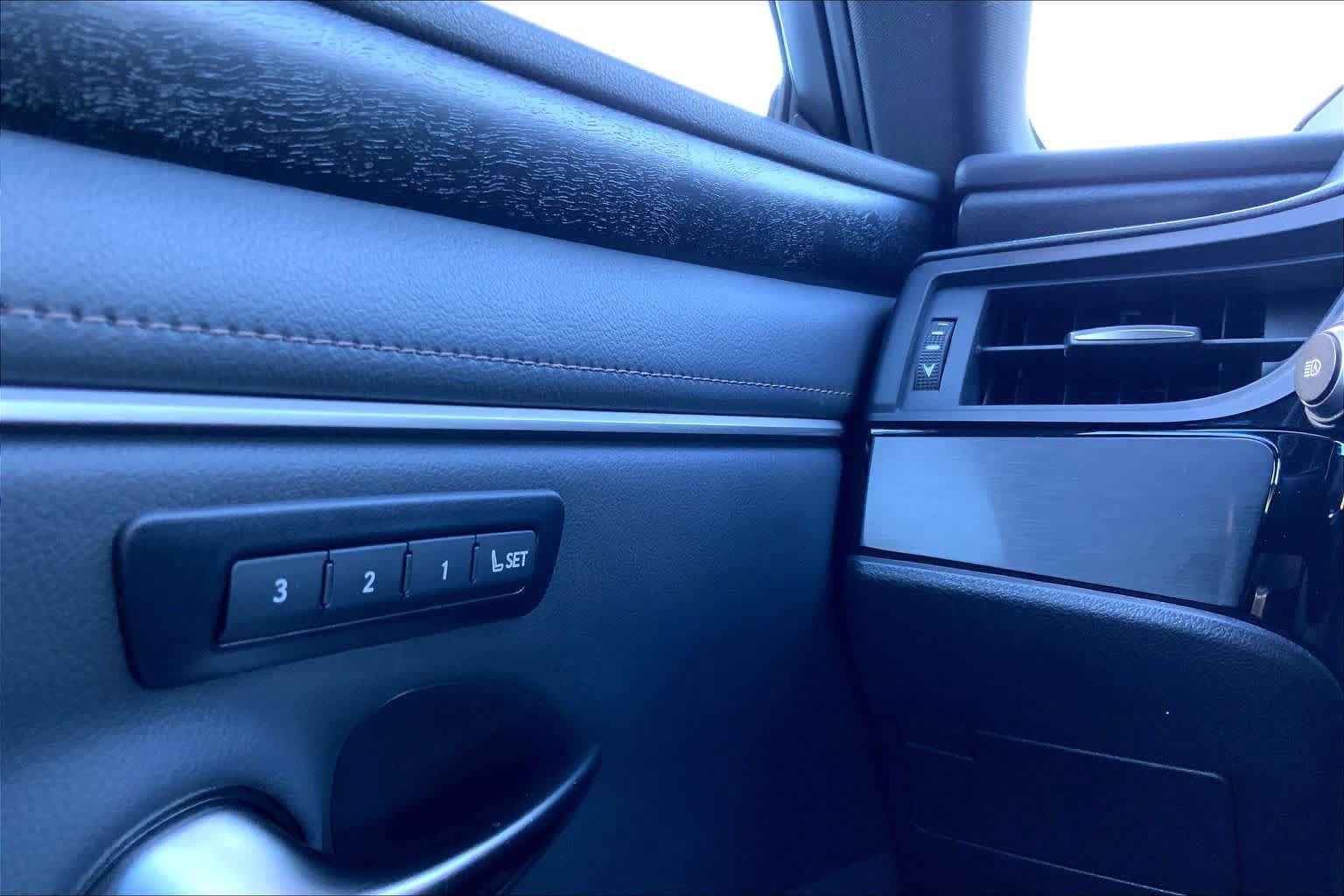 Used 2025 Lexus ES 350 w/ Premium Package FWD image 34