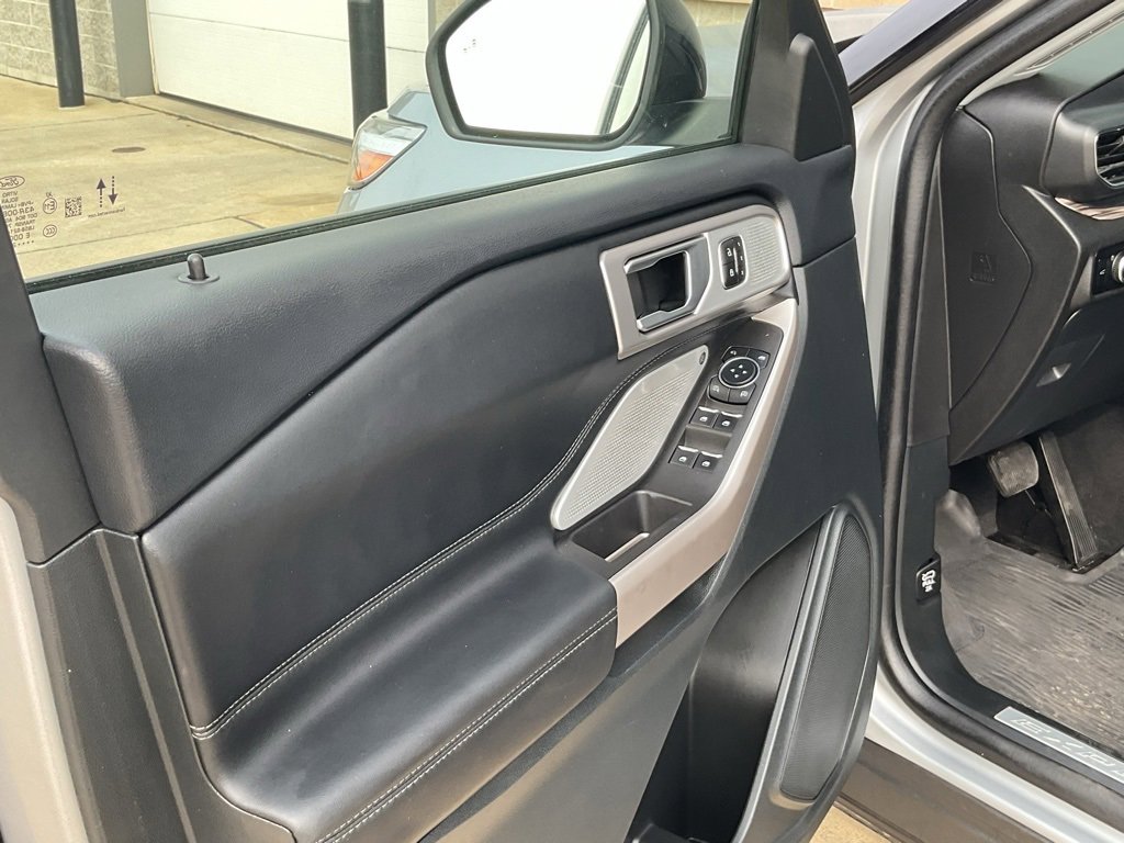 Used 2023 Ford Explorer Limited w/ Limited Technology Package image 8