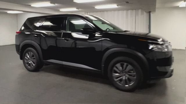 Used 2024 Nissan Pathfinder S FWD image 2