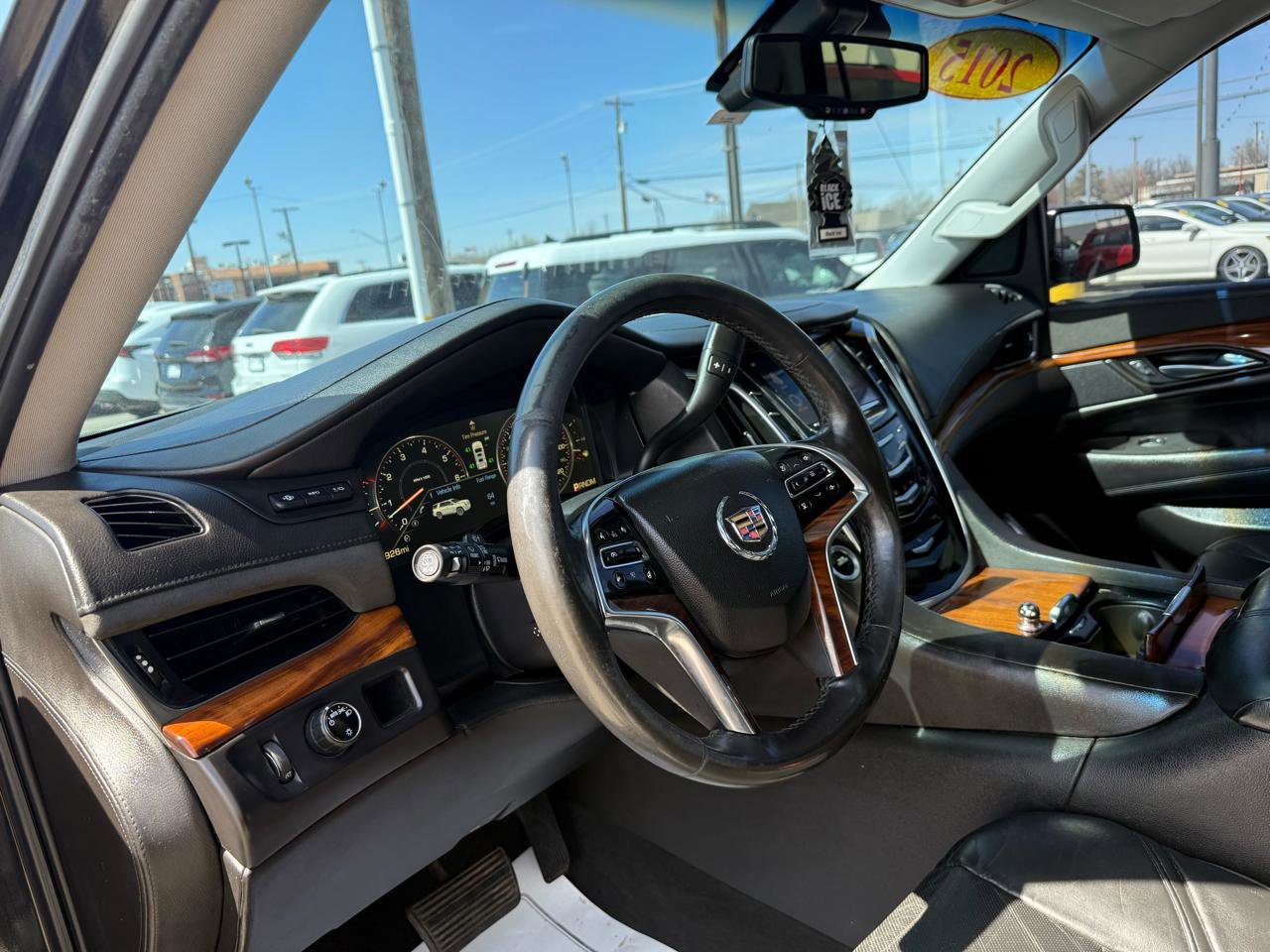 Used 2015 Cadillac Escalade Luxury RWD image 11