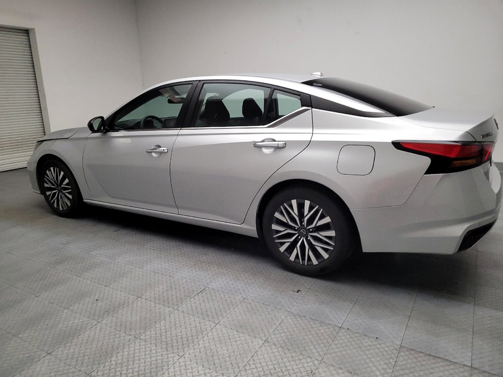 Used 2024 Nissan Altima 2.5 SV image 3