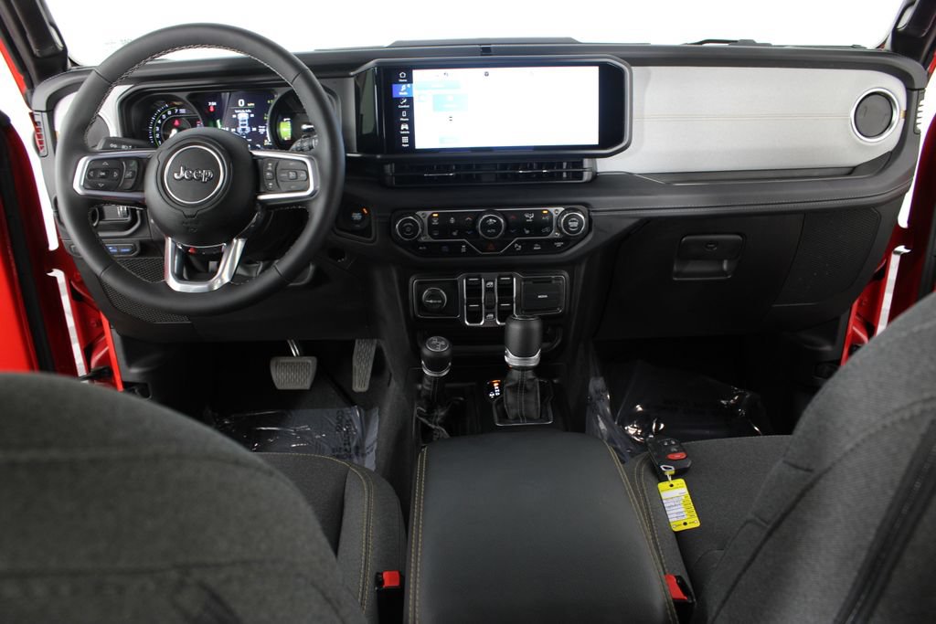 Used 2025 Jeep Wrangler Unlimited Sahara w/ Safety Group AWD/4WD image 9