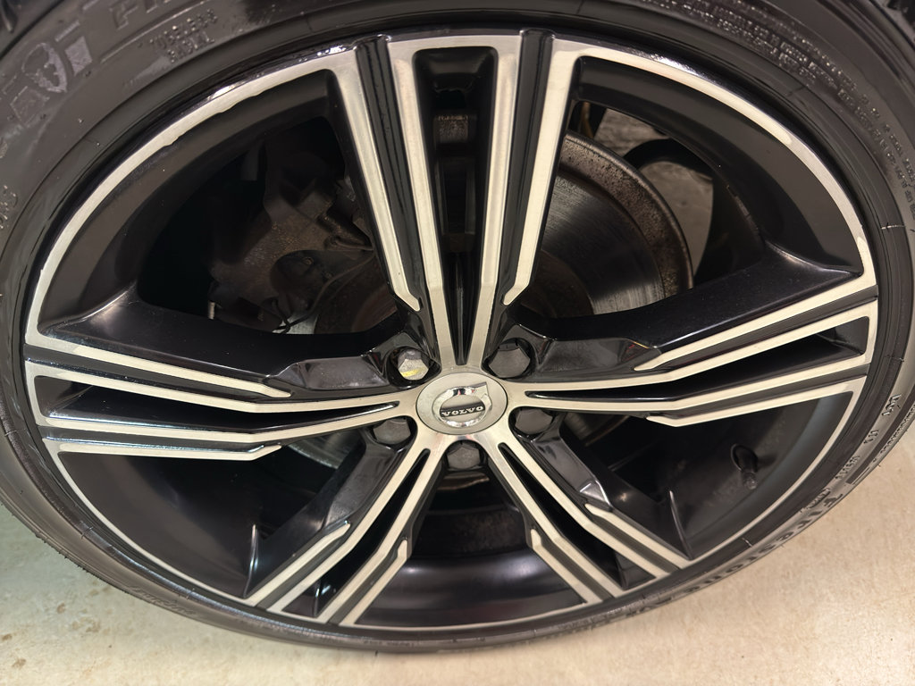 Used 2019 Volvo S60 T8 Inscription image 34