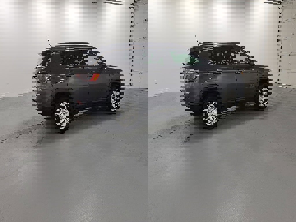 Used 2022 Jeep Compass Latitude image 8