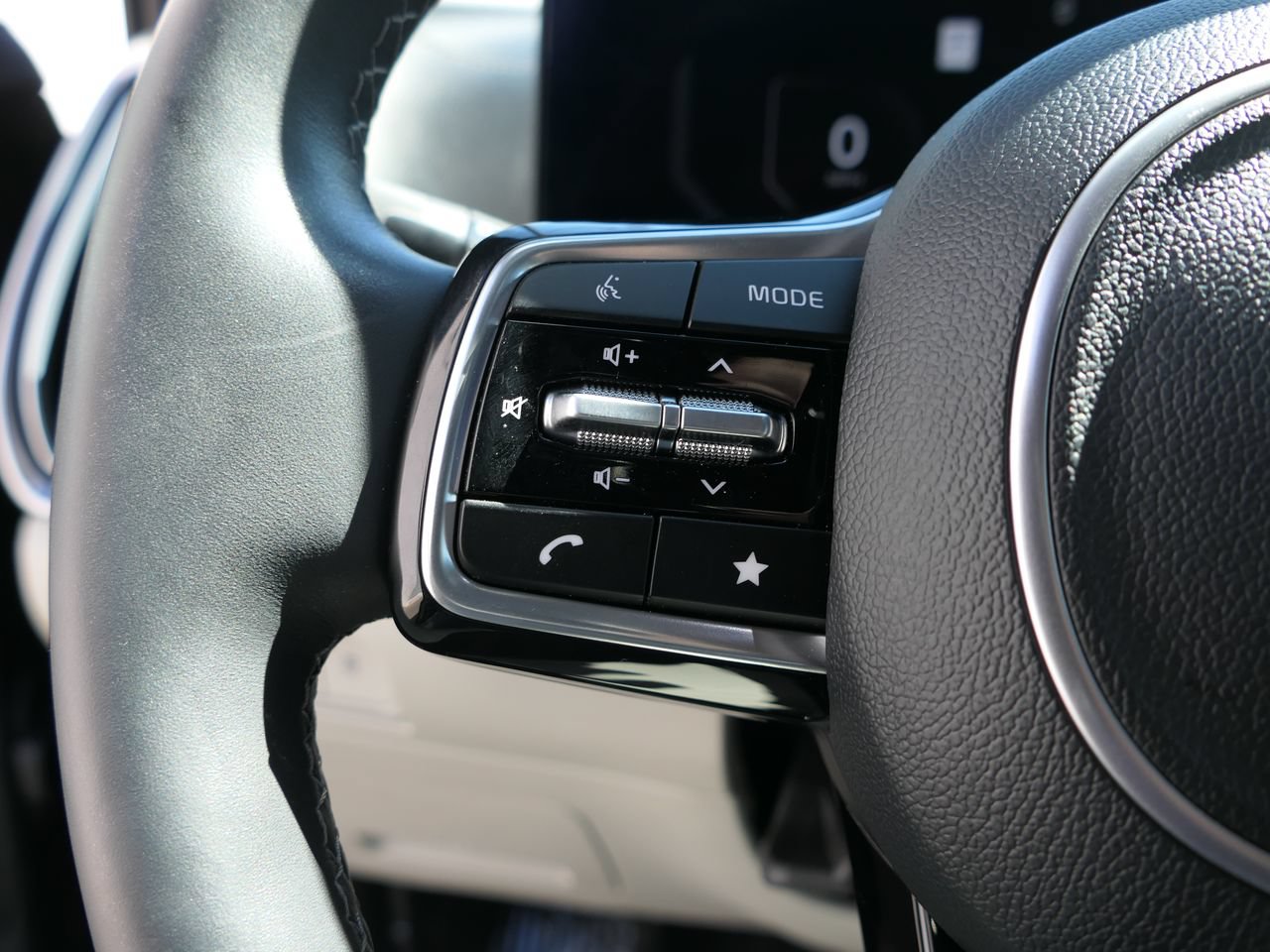 Used 2025 Kia Sorento SX Prestige AWD/4WD image 14
