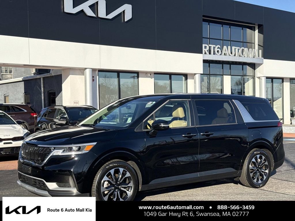Used 2023 Kia Carnival EX image 1