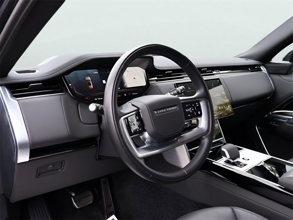 Used 2025 Land Rover Range Rover SE image 17