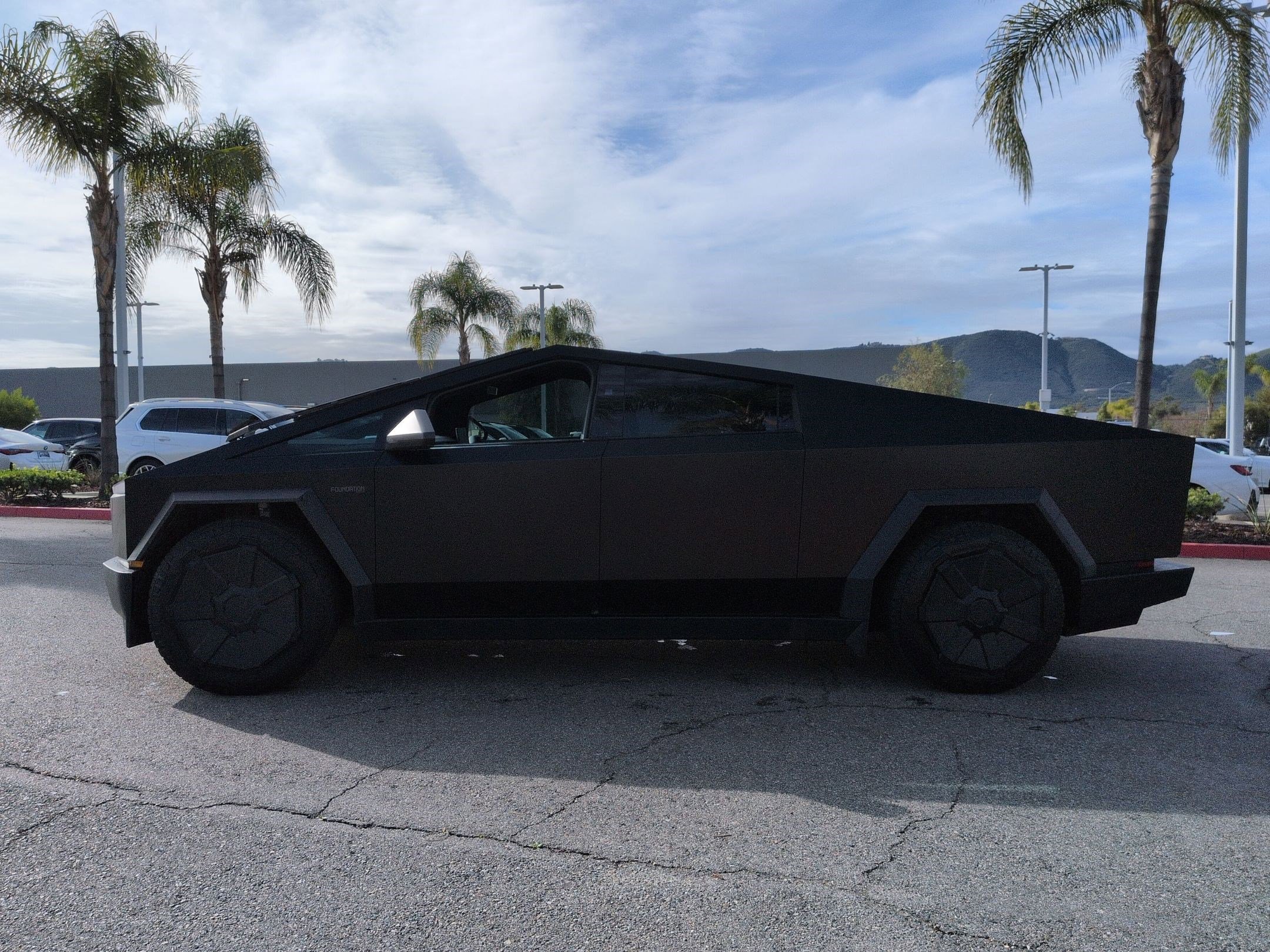 Used 2024 Tesla Cybertruck AWD Crew Cab image 7