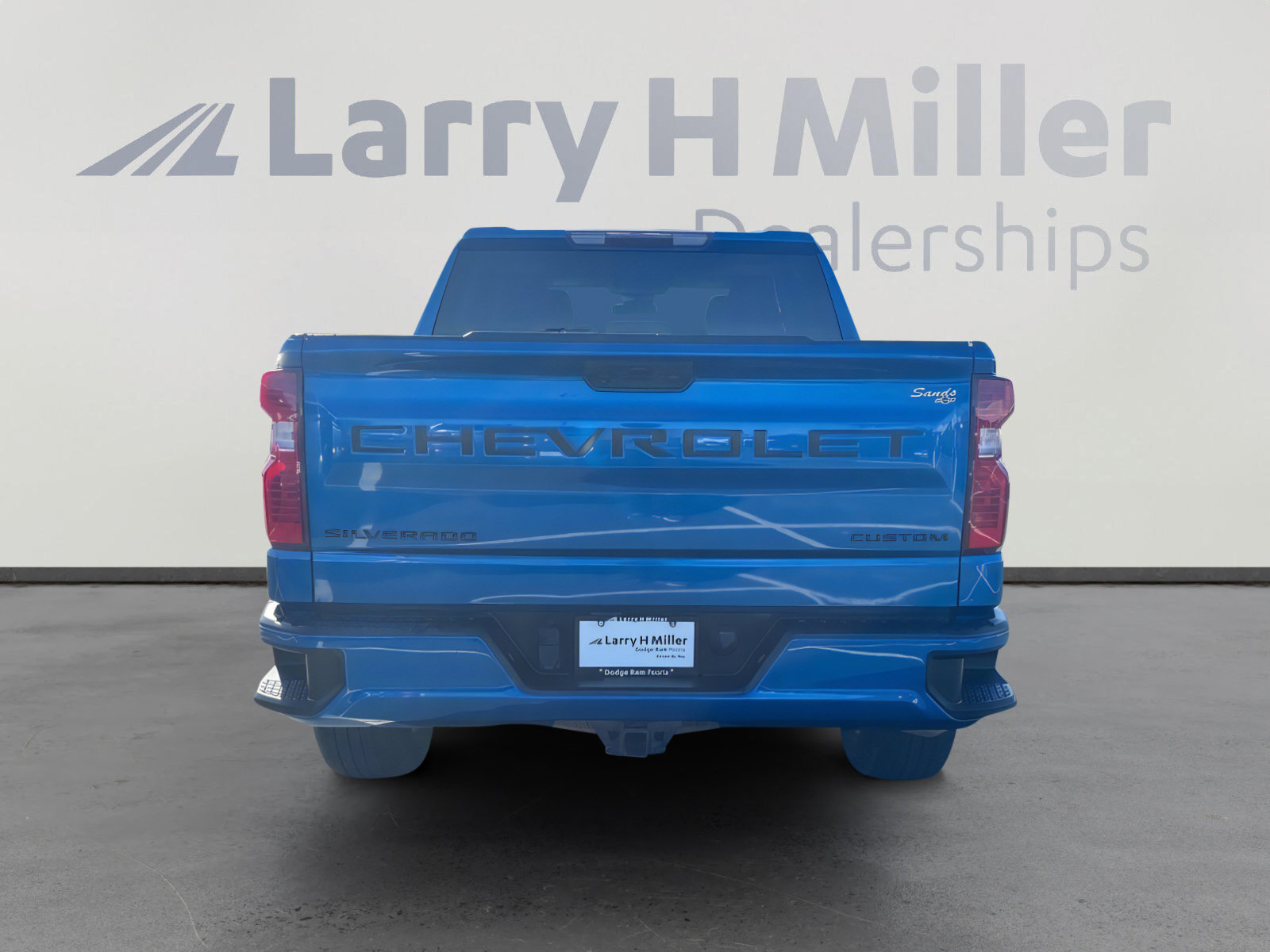 Used 2022 Chevrolet Silverado 1500 Custom w/ LPO, Dark Essentials Package image 4