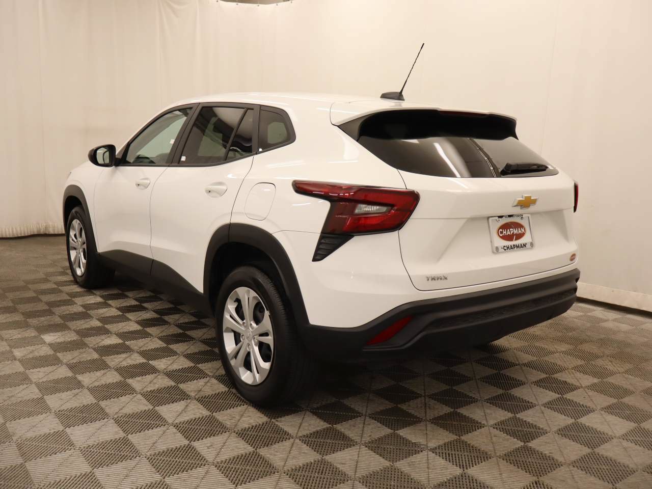 Used 2025 Chevrolet Trax LS FWD image 3