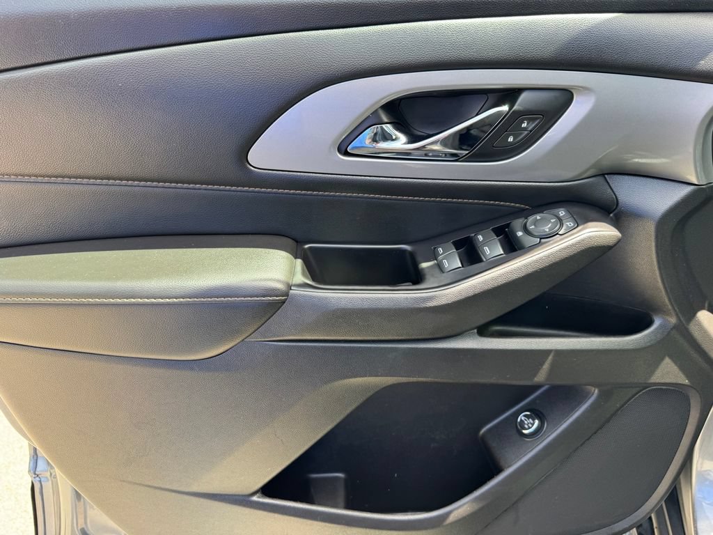 Used 2019 Chevrolet Traverse LT FWD image 16