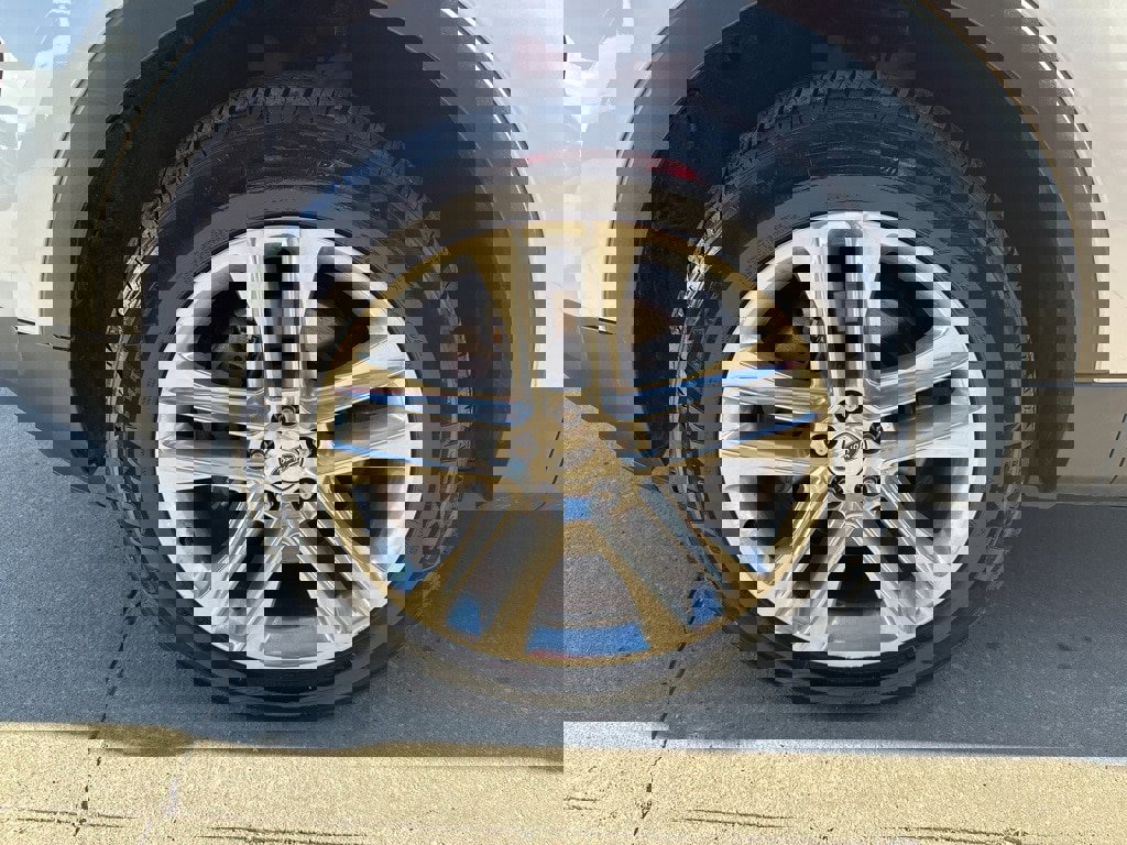 Used 2016 Ford Explorer XLT w/ Equipment Group 202A image 6