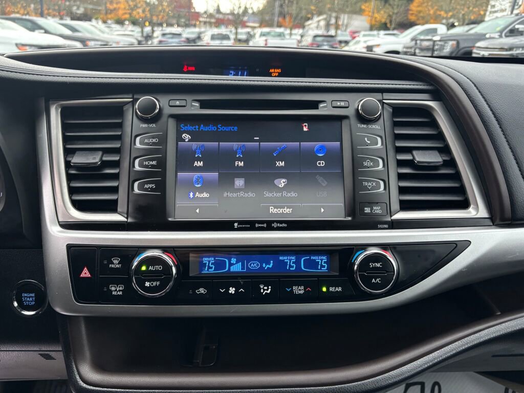 Used 2019 Toyota Highlander XLE image 18
