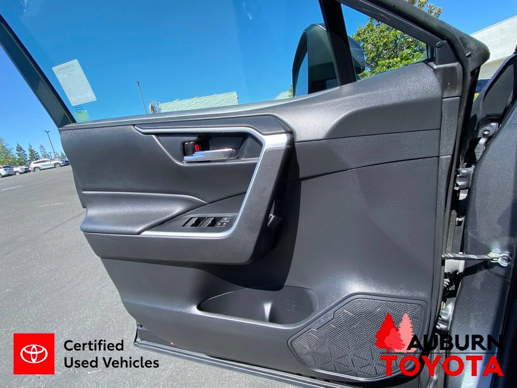 Certified 2022 Toyota RAV4 XLE w/ Convenience Package AWD/4WD image 36