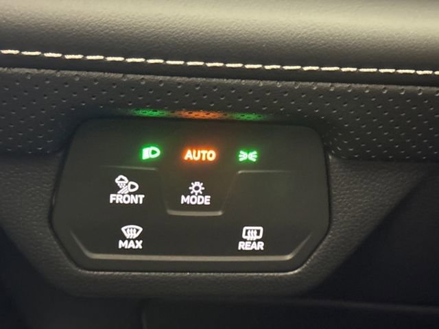 Used 2024 Volkswagen Atlas Cross Sport SE image 35