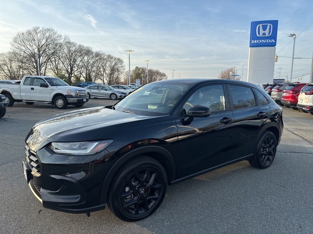 Used 2025 Honda HR-V Sport image 1