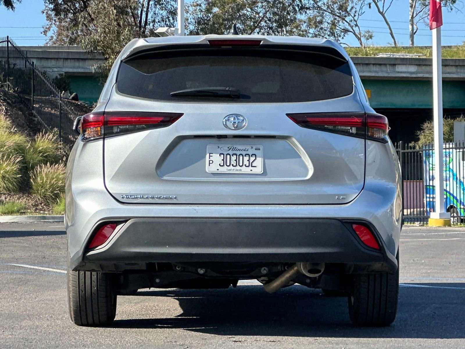 Used 2025 Toyota Highlander LE image 4