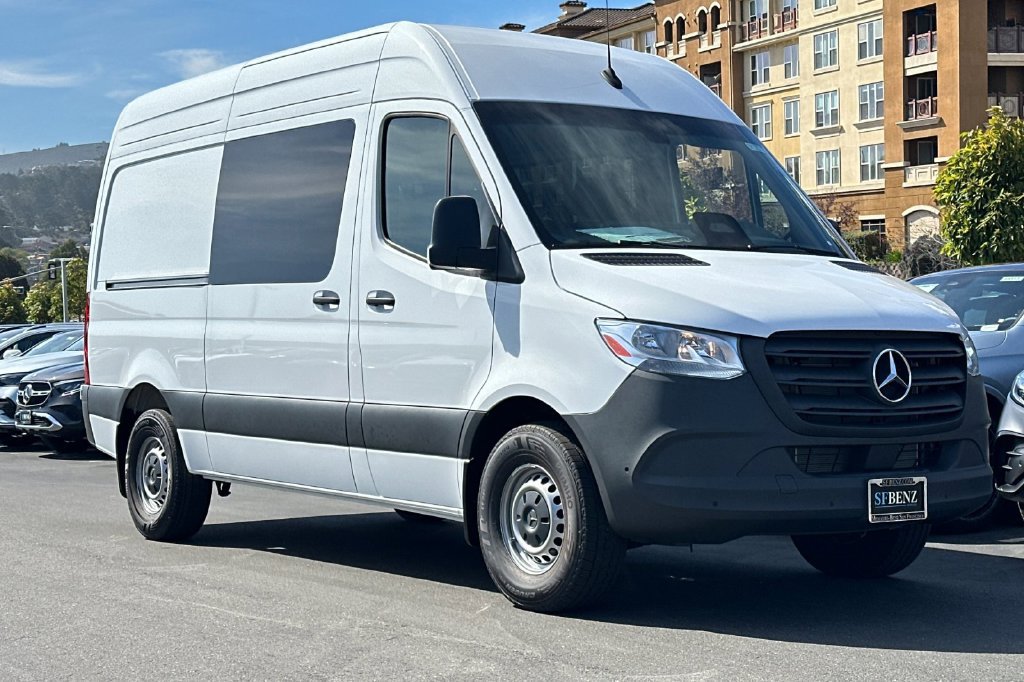 Used 2025 Mercedes-Benz Sprinter 2500 image 2