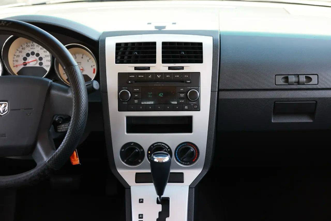 Used 2009 Dodge Caliber SXT FWD image 30