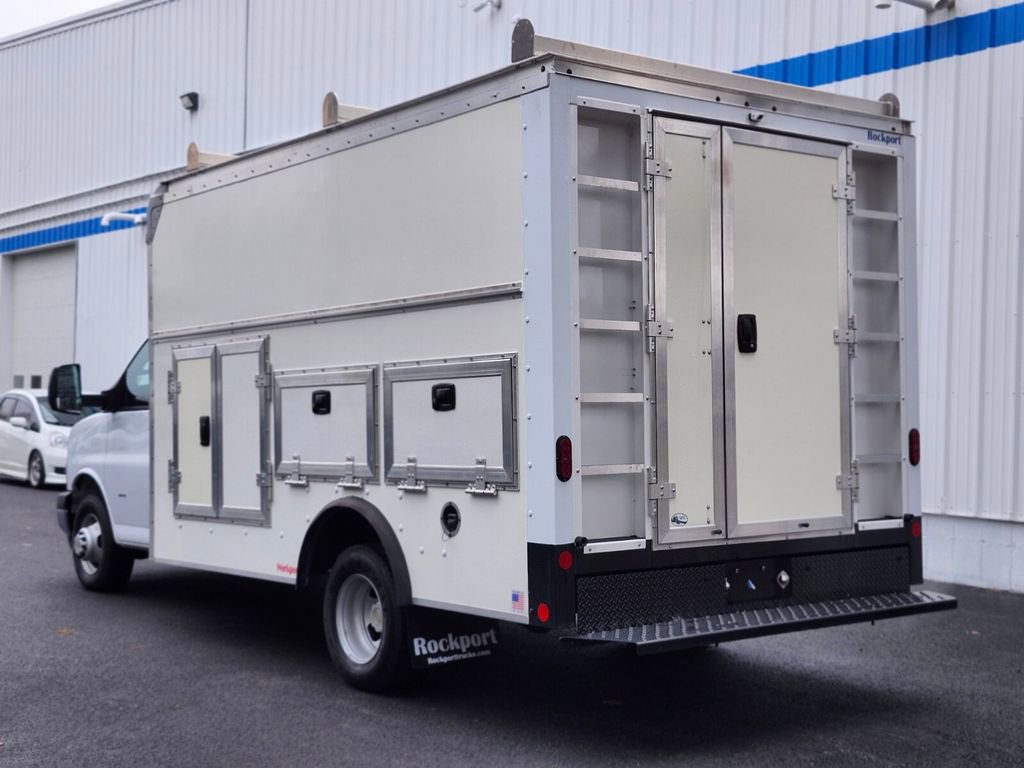 Used 2022 Chevrolet Express 3500 w/ Power Convenience Package image 3