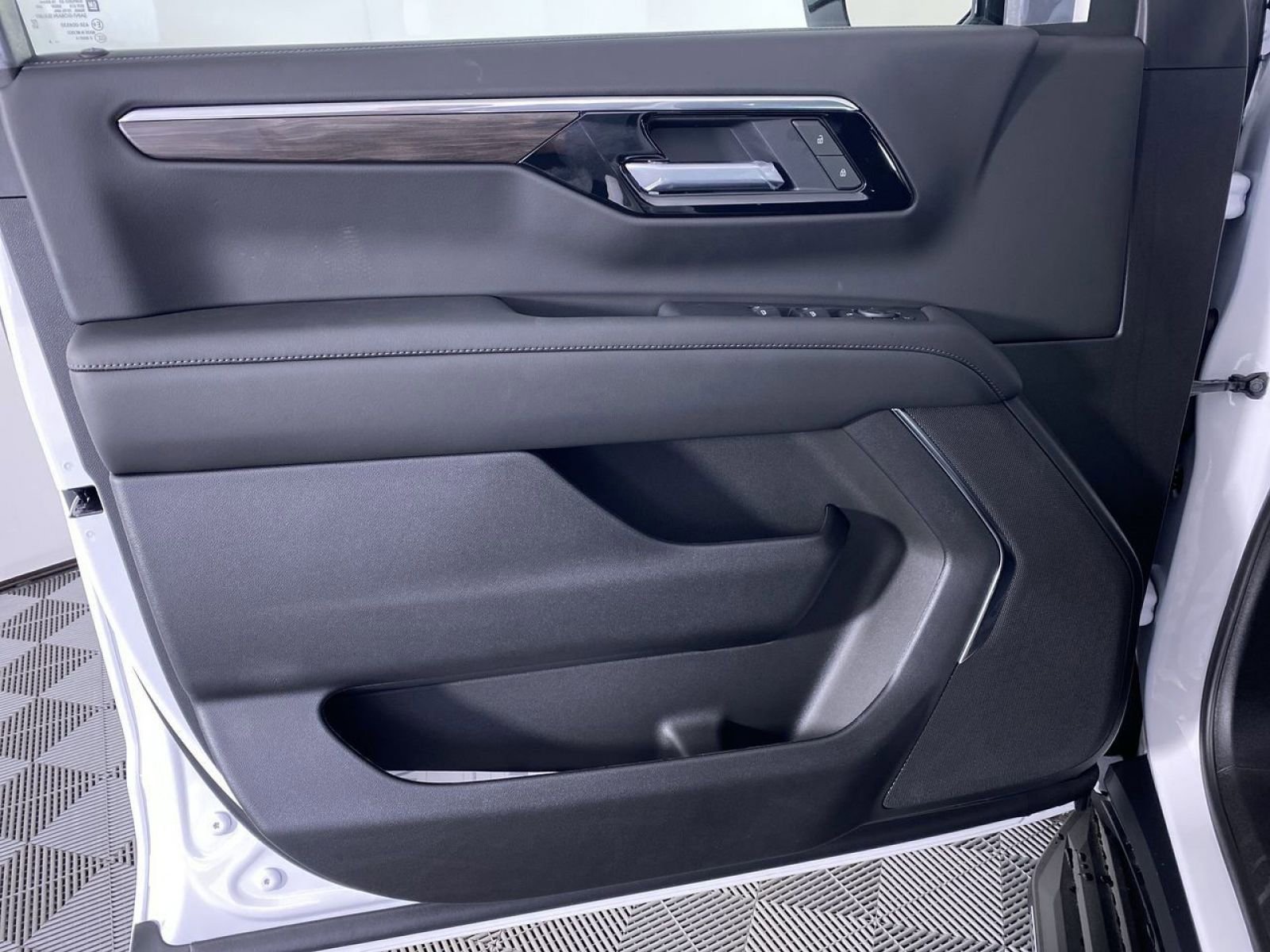 New 2025 Chevrolet Tahoe LS AWD/4WD image 12