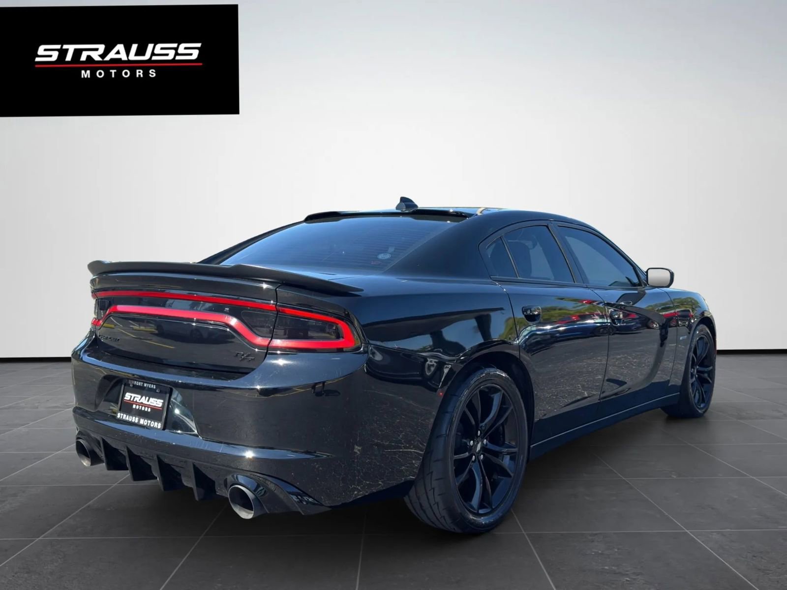 Used 2017 Dodge Charger R/T w/ Blacktop Package image 7