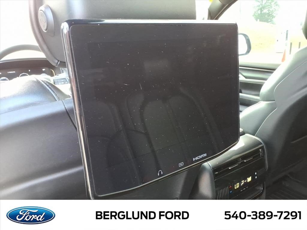 Used 2023 Jeep Wagoneer 4WD w/ Premium Group I image 16