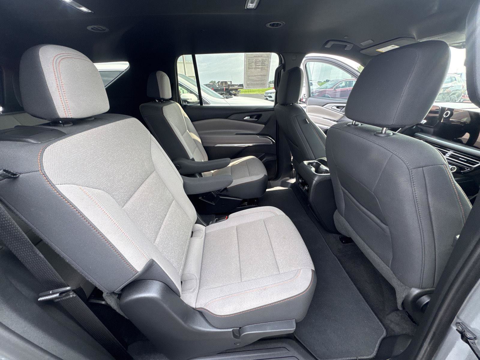 Used 2026 Chevrolet Traverse LT w/ Driver Confidence Package FWD image 14