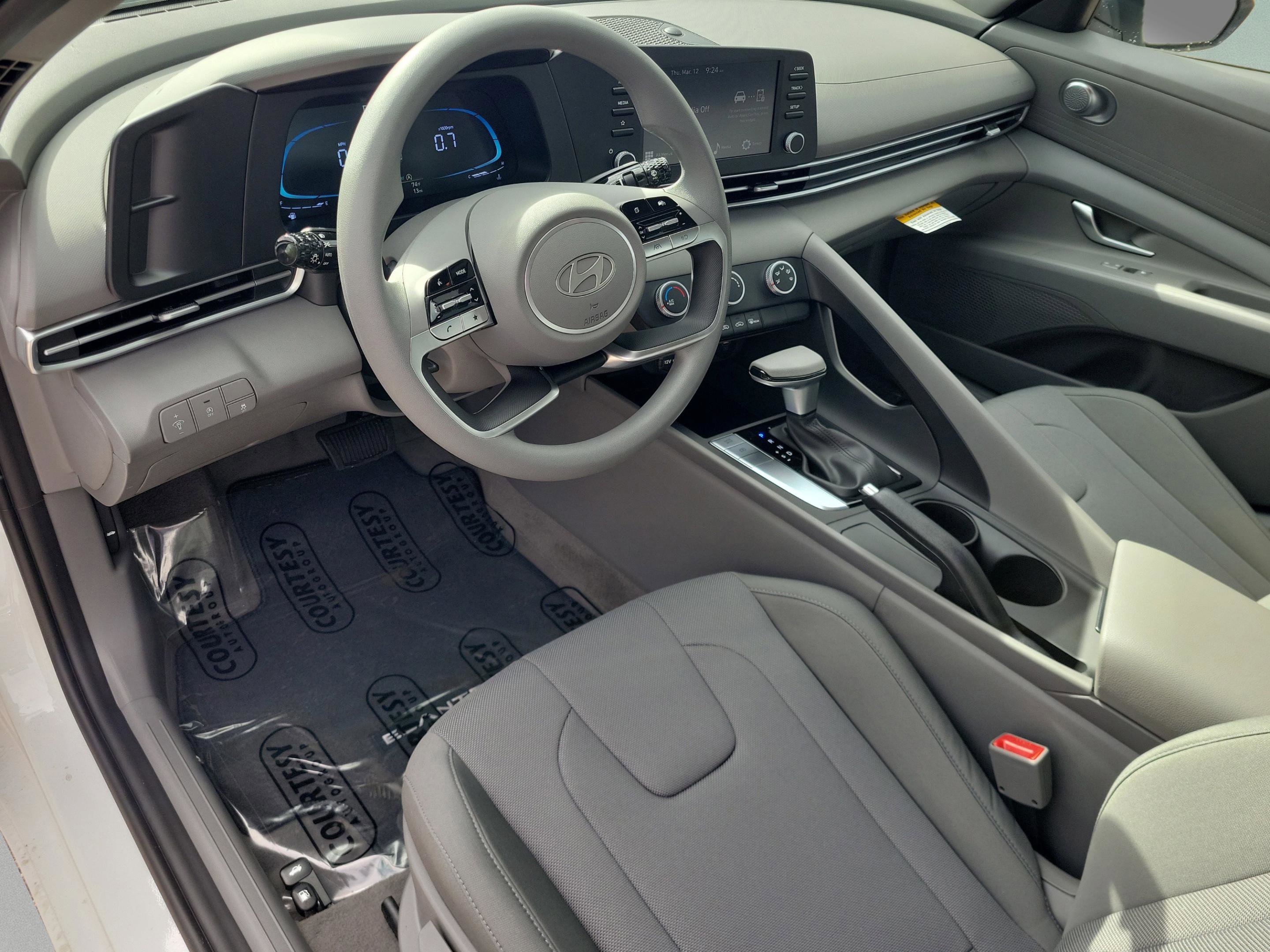New 2026 Hyundai Elantra SE FWD image 19