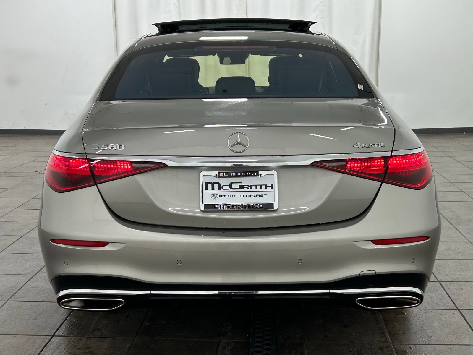 Used 2022 Mercedes-Benz S 580 4MATIC Sedan w/ AMG Line Package image 4