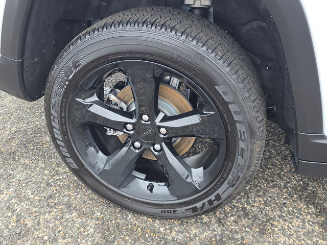 Certified 2025 Jeep Grand Cherokee Altitude image 28