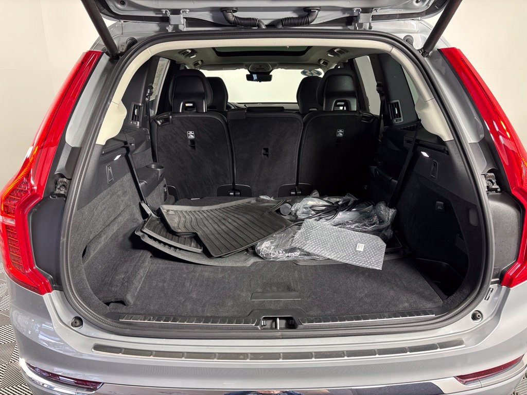 Certified 2025 Volvo XC90 T8 Plus w/ Protection Package AWD/4WD image 8