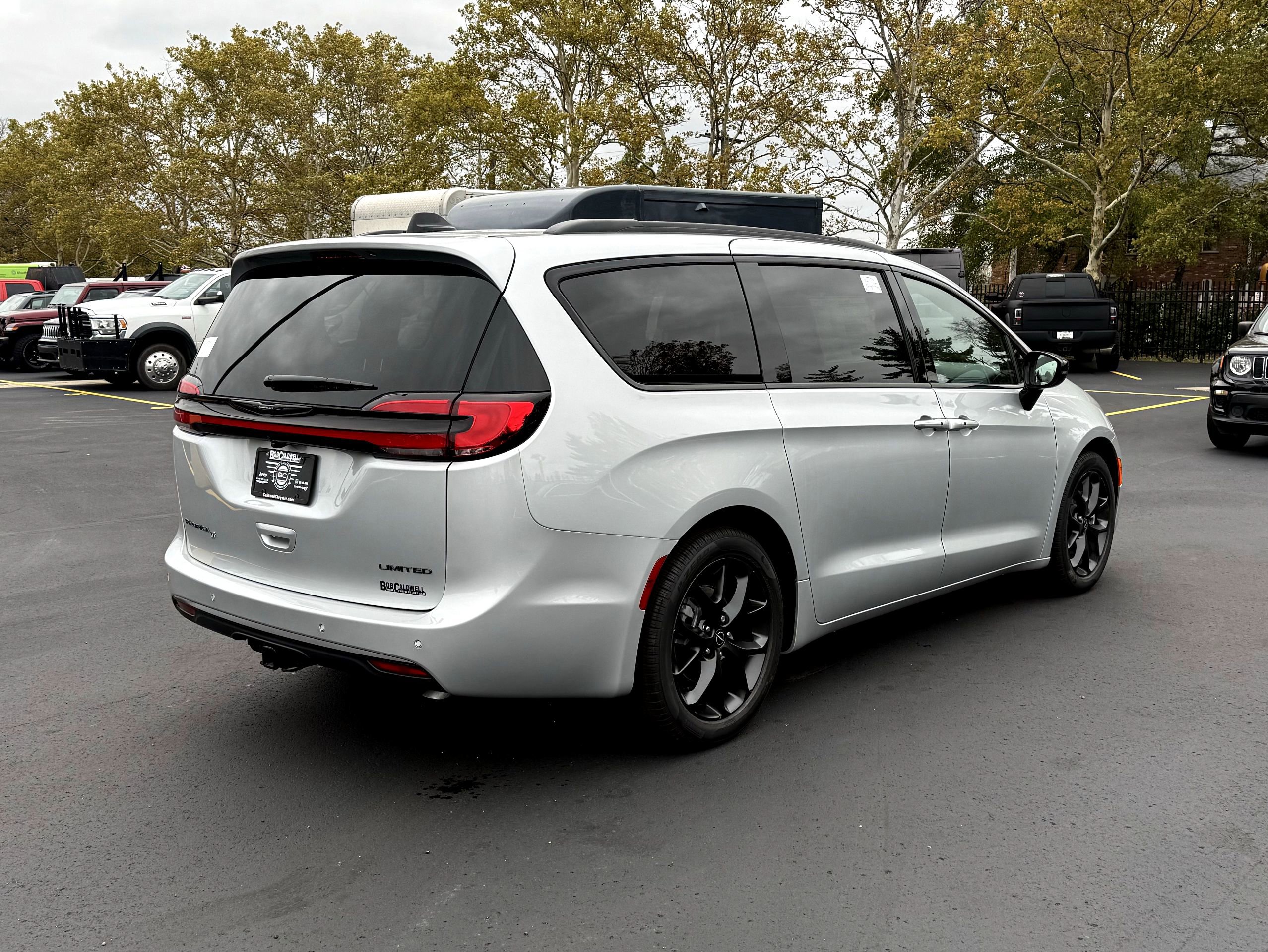 New 2026 Chrysler Pacifica Limited image 10