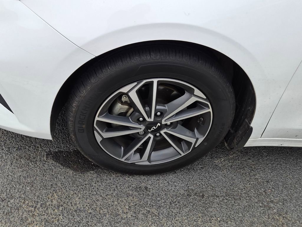 Used 2022 Kia Forte LXS w/ LXS Technology Package image 4
