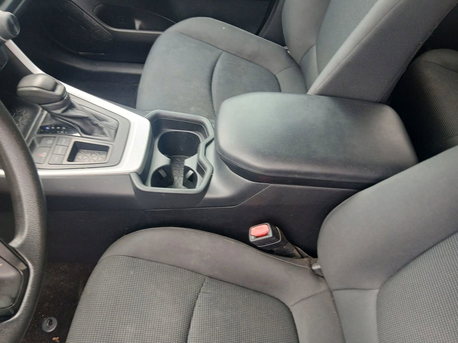 Used 2020 Toyota RAV4 LE image 6