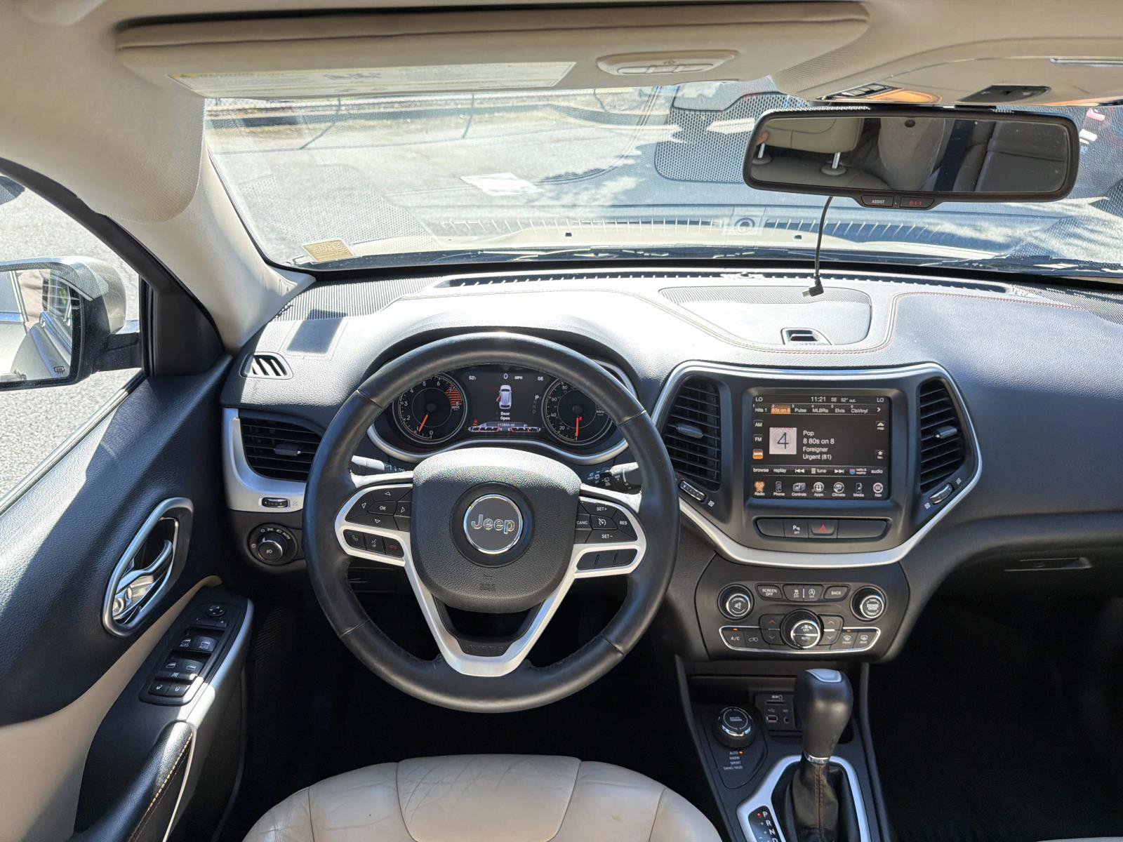 Used 2017 Jeep Cherokee Limited AWD/4WD image 3