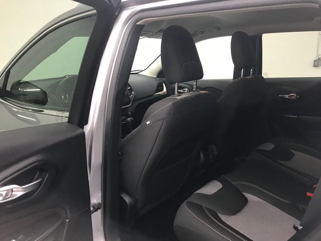 Used 2014 Jeep Cherokee Latitude image 23