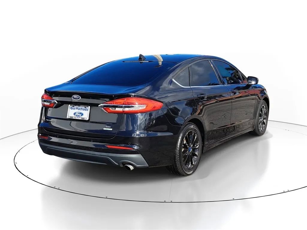 Used 2019 Ford Fusion SE image 3
